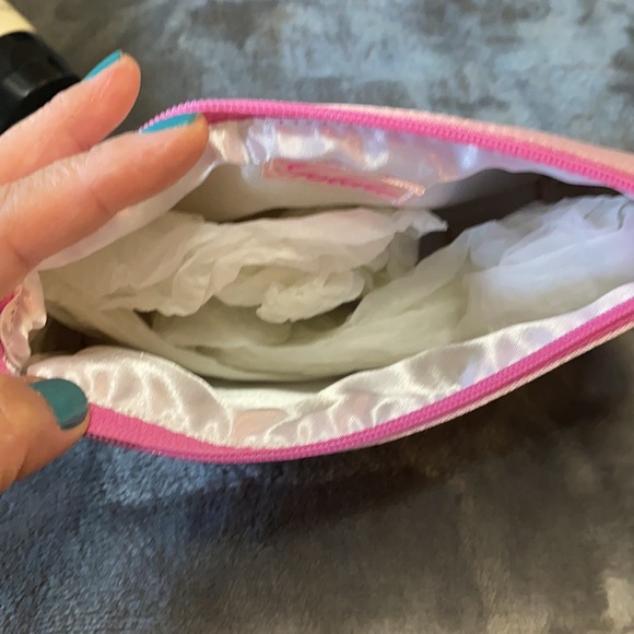 NEW Victoria Secret MakeUp Bags & Smoothing Scrub - Picture 3 of 7